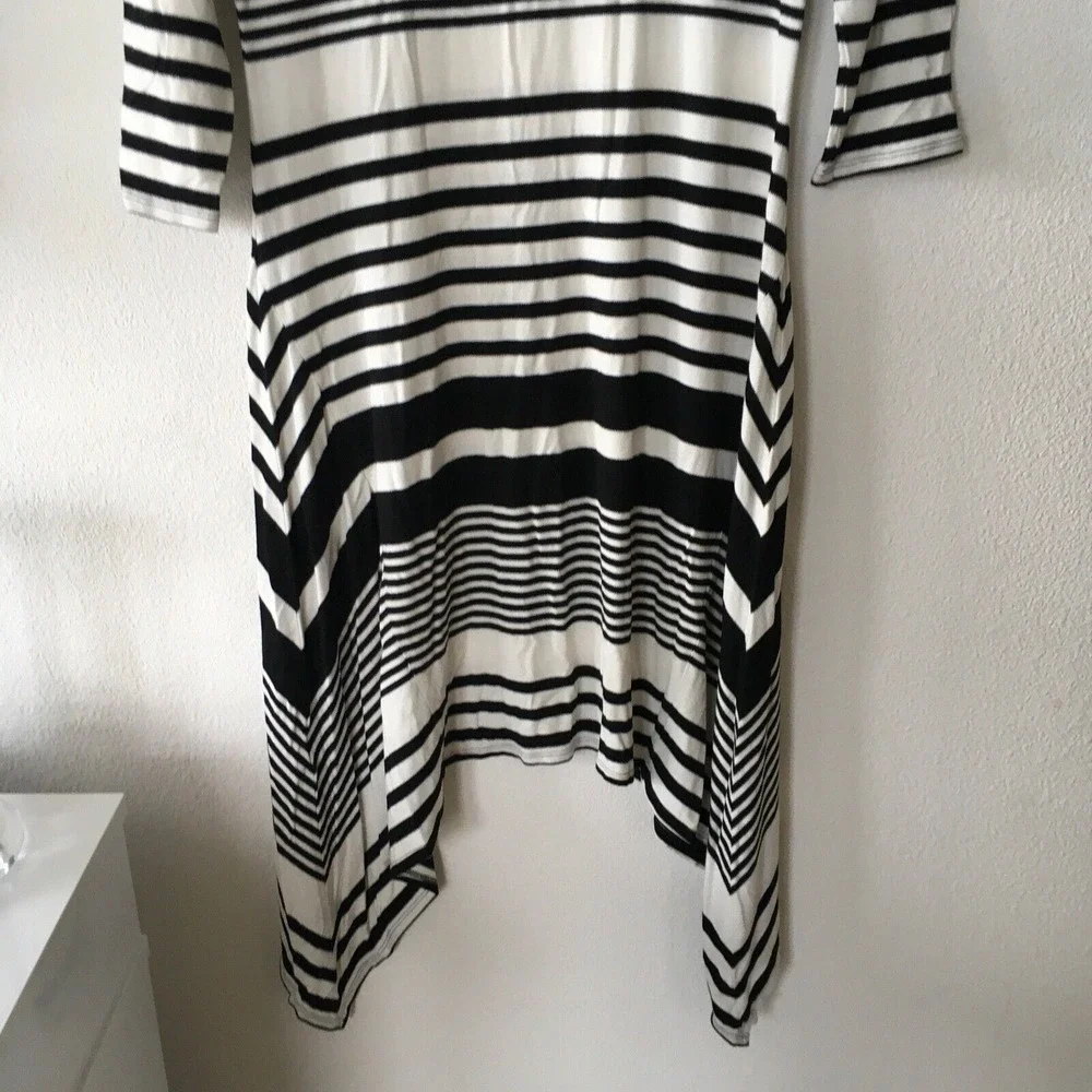 Trina Turk Dress Medium Women black white Stripe 3/4 sleeves‎ Asymmetrical Hem